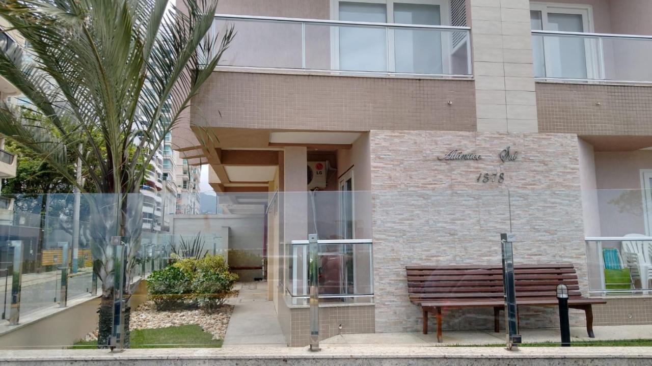 Apartamento De Cobertura Frente Para O Mar Итапема Экстерьер фото